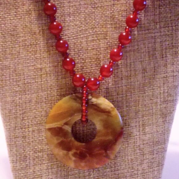 Carnelian Beaded Necklace with Agate Donut Pendant - Picture 2 of 5